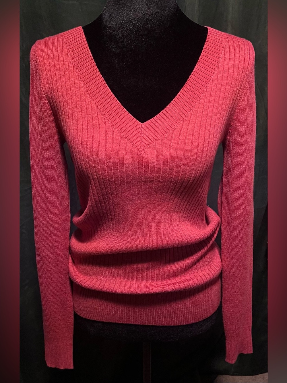 ⭐️ FREE SHIPPING ⭐️ Merona Ribbed V-Neck Sweater in Rich Dark Coral 🪸
